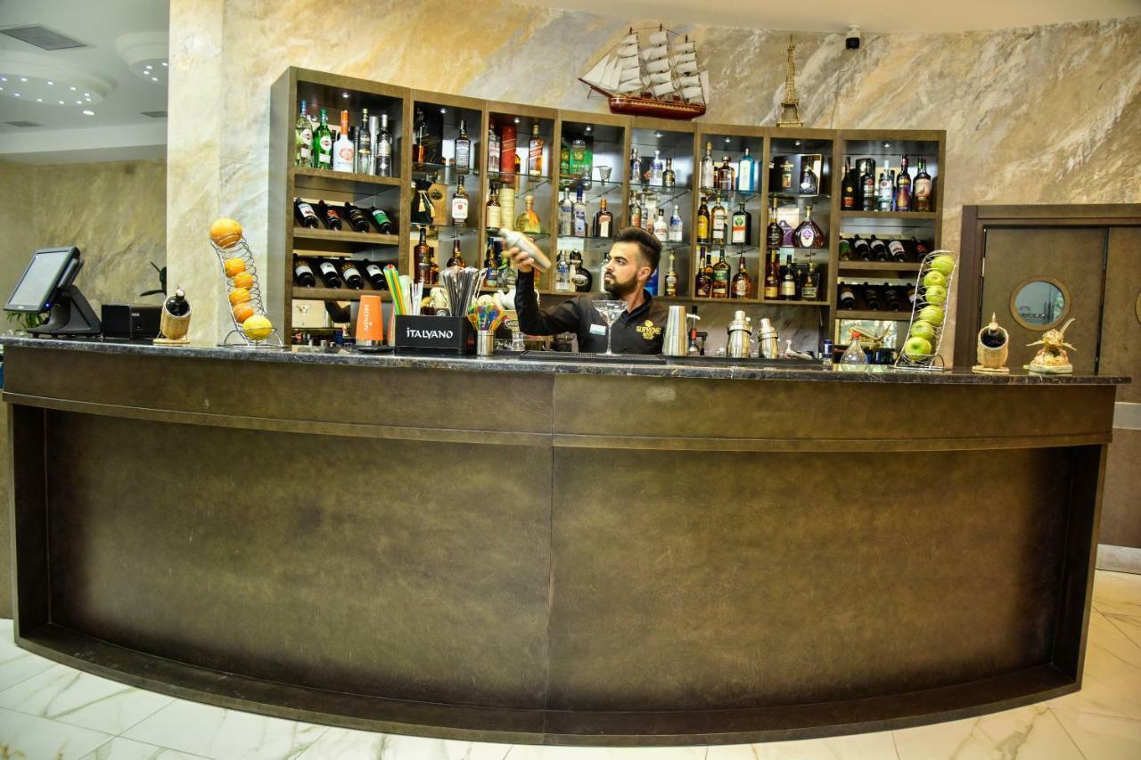 Supreme Hotel Baku Bagian luar foto
