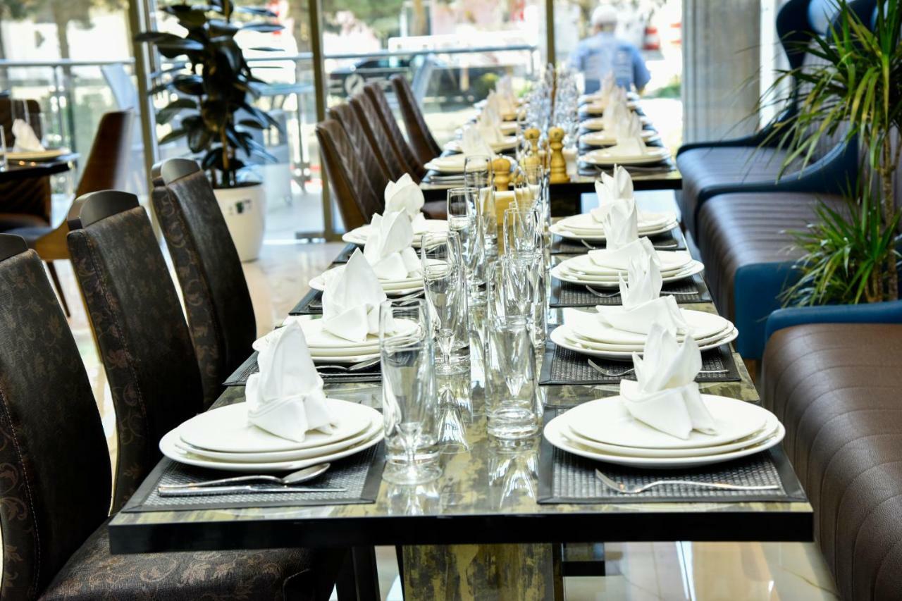 Supreme Hotel Baku Bagian luar foto