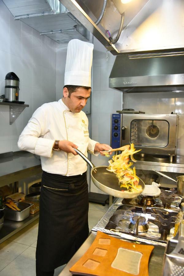 Supreme Hotel Baku Bagian luar foto