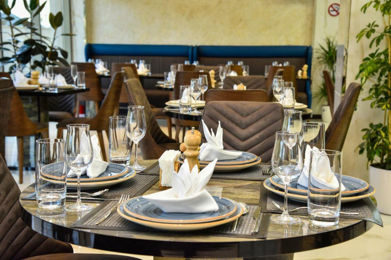 Supreme Hotel Baku Bagian luar foto
